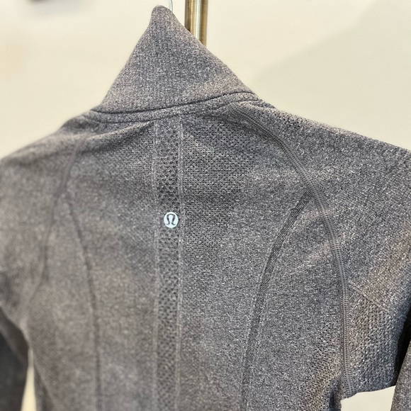 Lululemon Swiftly Half Zip | Size 2 | Grey | Long Sleeve | GREAT Condition - Picture 2 of 5